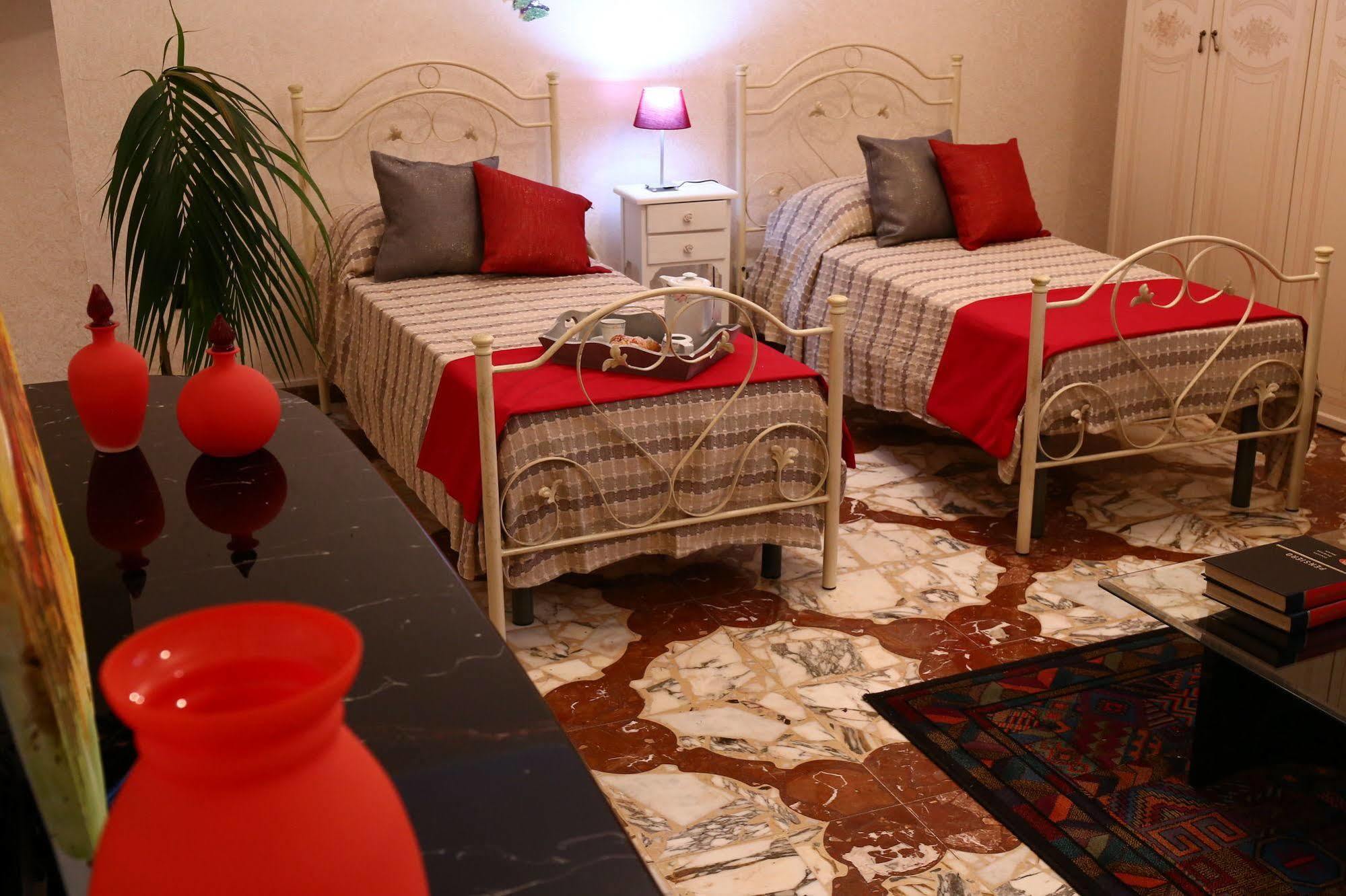 Solarino Il Giardino Delle Calendule B&B المظهر الخارجي الصورة