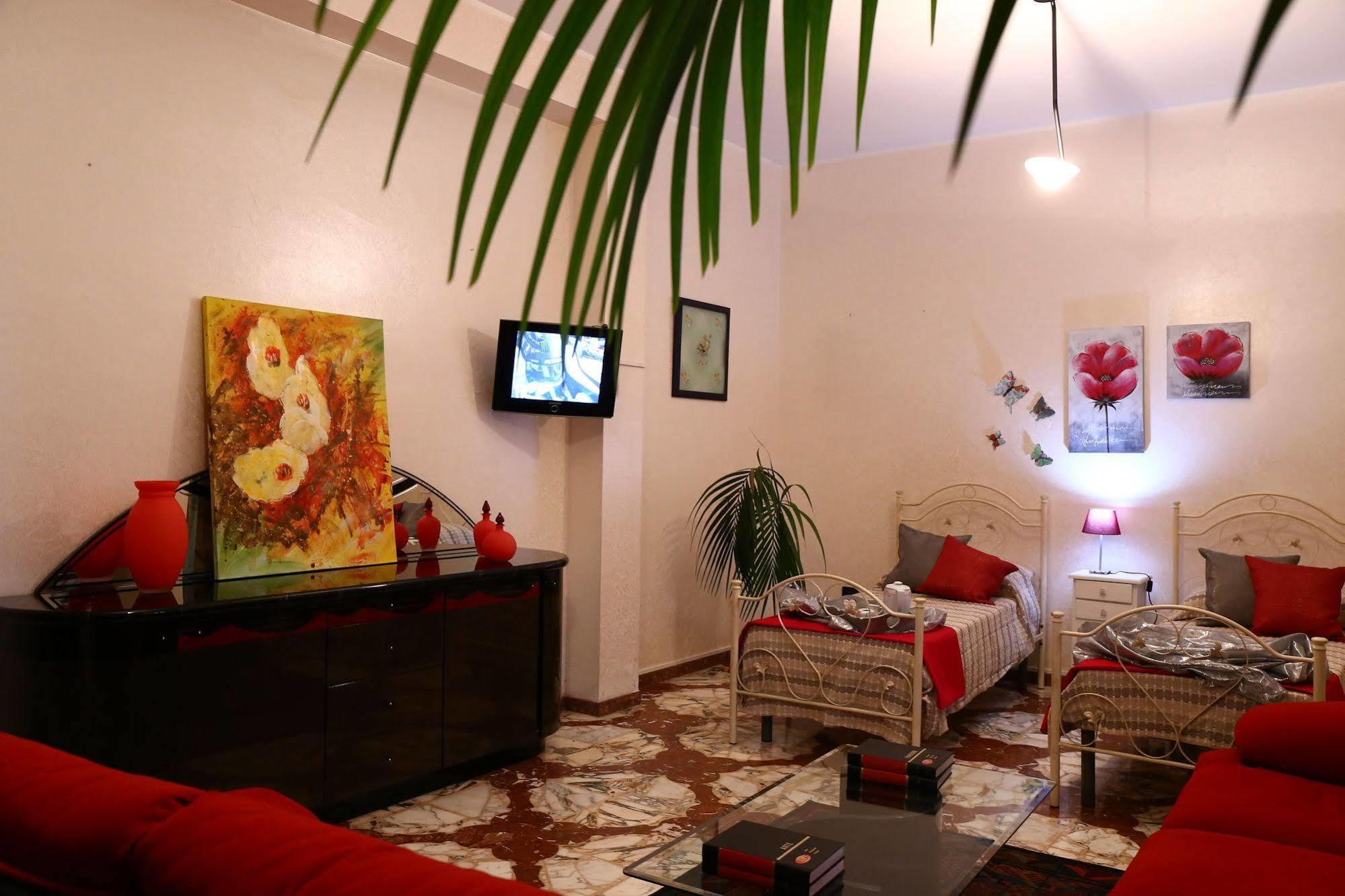 Solarino Il Giardino Delle Calendule B&B المظهر الخارجي الصورة